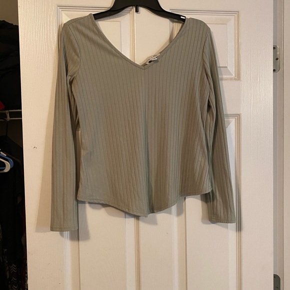 Tops - Form fitting shirt